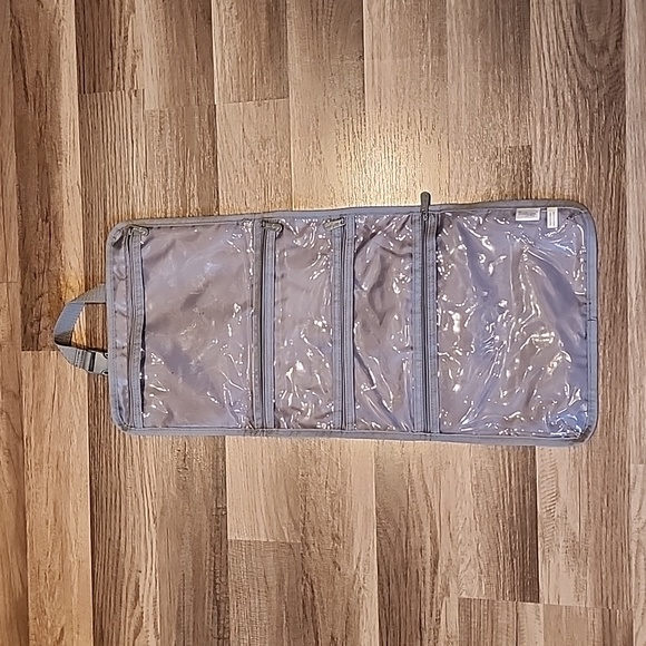 Hanging Traveler Case - Picture 2 of 8